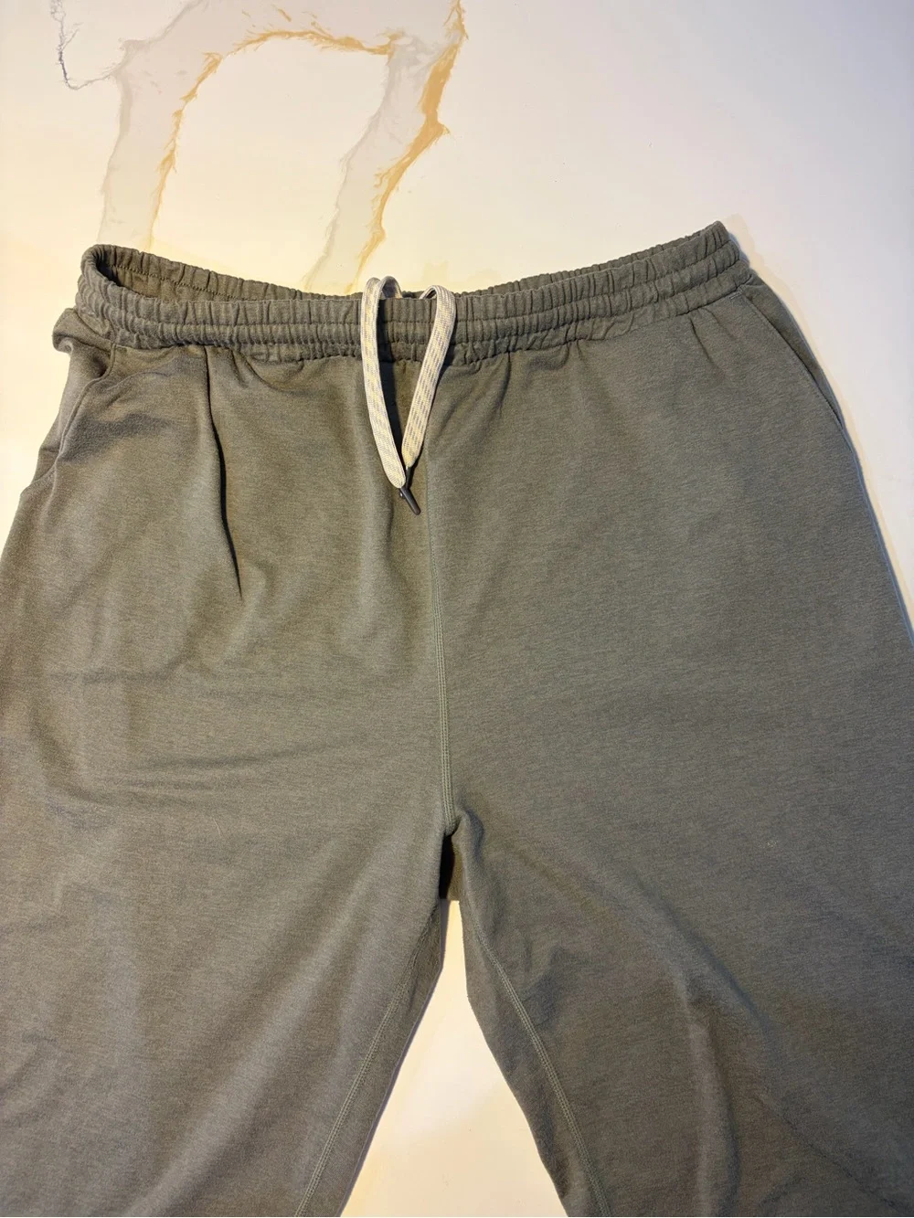 Vuori Performance Jogger Olive Green Sweatpants Women’s Medium
